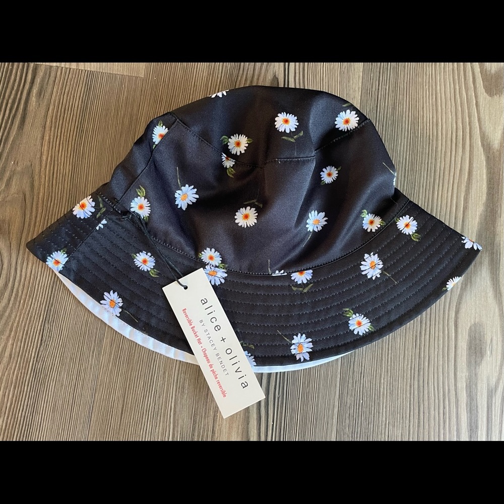 Alice & Olivia bucket hat